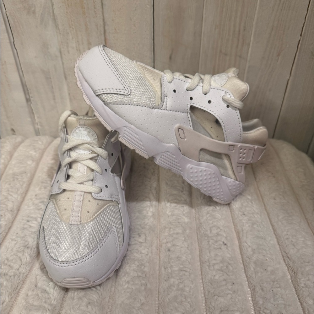 Nike Air Huaraches - Size 1Y - Worn once - No Box - 2 tone White